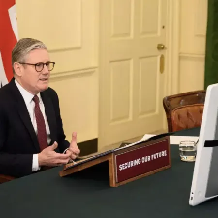 Una serie de Netflix para calmar la violencia: ¿la gran apuesta de Keir Starmer?