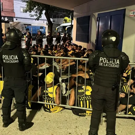 Vélez-Peñarol: secuestran pirotecnia y labran unas 170 actas de contravención