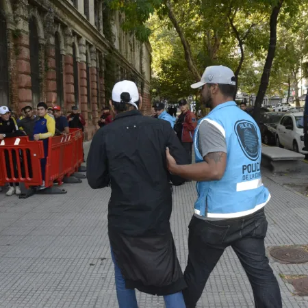 Más de 100 trapitos fueron demorados en el partido Boca-Barracas Central