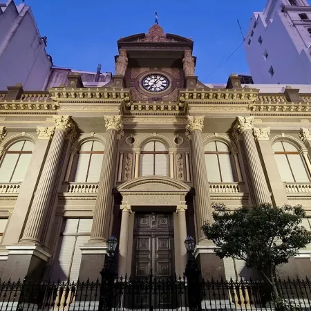 Pese a la caída en la liquidación de divisas en marzo, creció la recaudación por retenciones