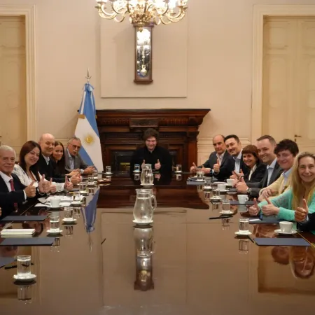En medio del paro de la CGT, Milei encabezó una nueva reunión de Gabinete