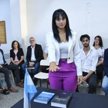 Detuvieron a una consejera escolar libertaria por una falsa denuncia de abuso sexual