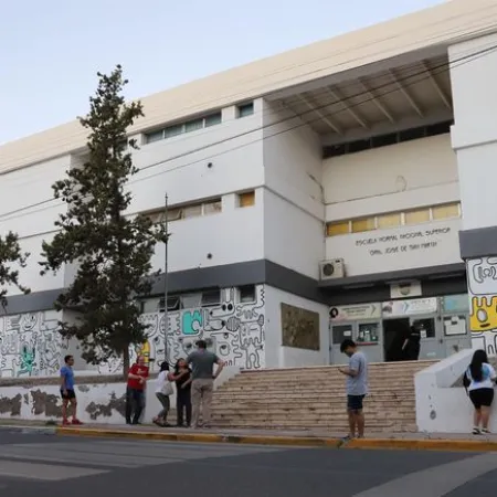 Neuquén: una madre agredió a una docente y autoridades de un colegio