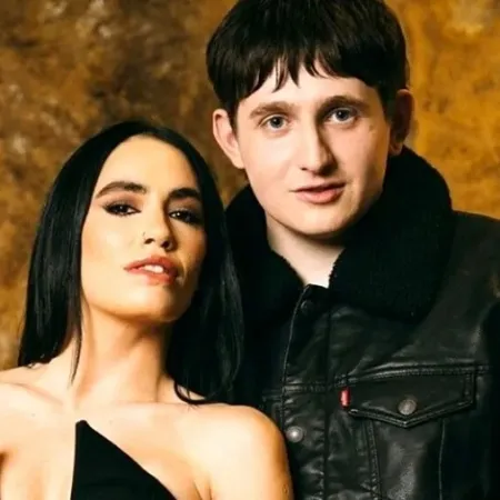 Lali lanzó el videoclip de "33" junto a Dillom