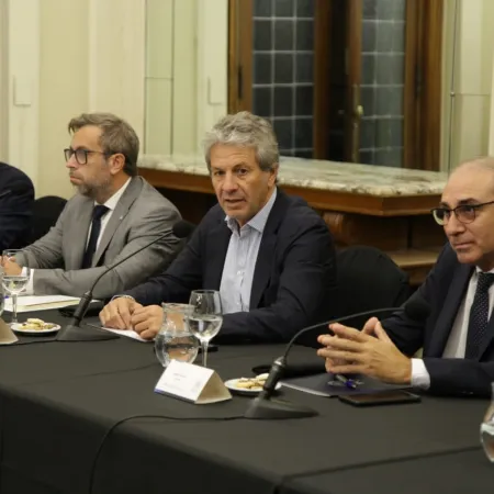 En Rosario, el Gobierno recomendó a los productores que se apuren a vender la cosecha de soja
