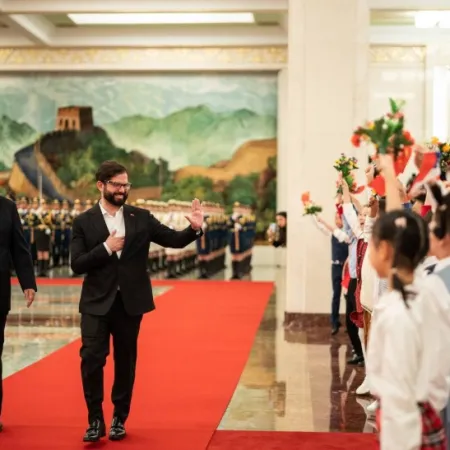 ¿Por qué Santiago apuesta por autobuses chinos y las cerezas chilenas dominan Beijing?
