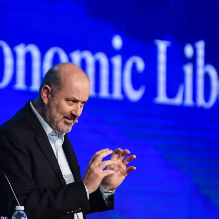 Sturzenegger celebró 45 mil despidos en el Estado y sindicatos alertan por pase masivo a disponibilidad