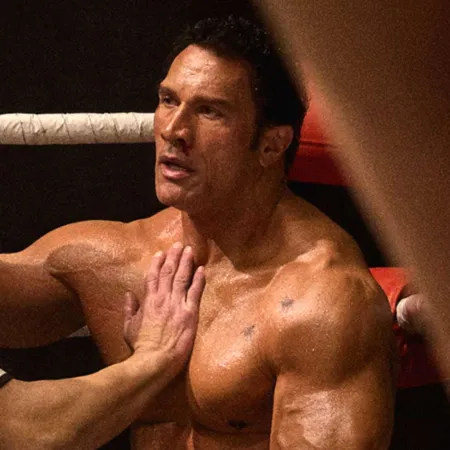 Dwayne Johnson vuelve a sus raíces en el primer tráiler de The Smashing Machine