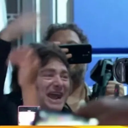 Milei pidió votar a Adorni para "poner el último clavo al cajón del kirchnerismo"