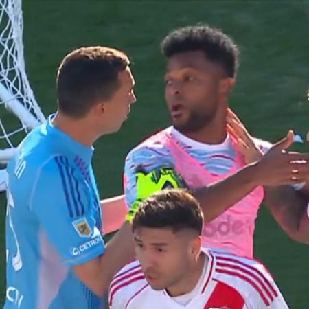 "Golpeador de nenes”: el tenso cruce entre Marchesín y Borja en el Superclásico