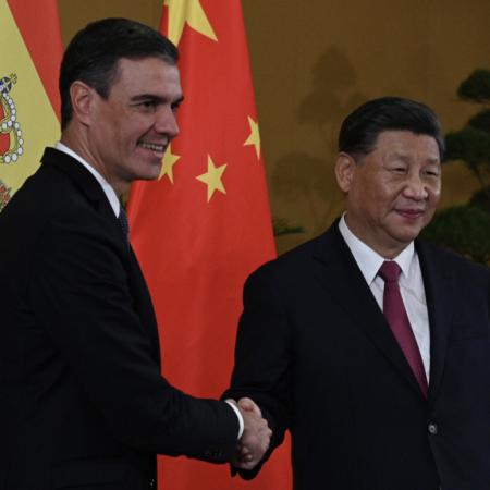 Pedro Sánchez juega con fuego en China: ¿aliado estratégico o actor sin guión?