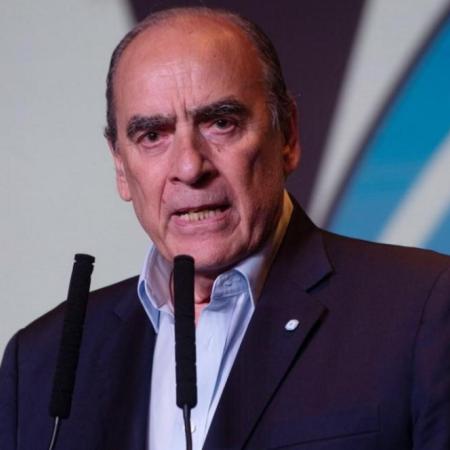 Francos anunció un inminente proyecto para permitir el uso legal de dólares no declarados