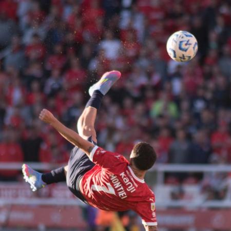 Un increíble golazo de Santiago Montiel le dio el triunfo a Independiente