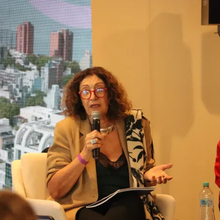 Ciudades cuidadoras o retroceso conservador: el llamado urgente de Ana Falú