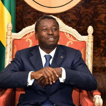 Gnassingbé sin límites: Togo consagra un poder vitalicio bajo fachada parlamentaria