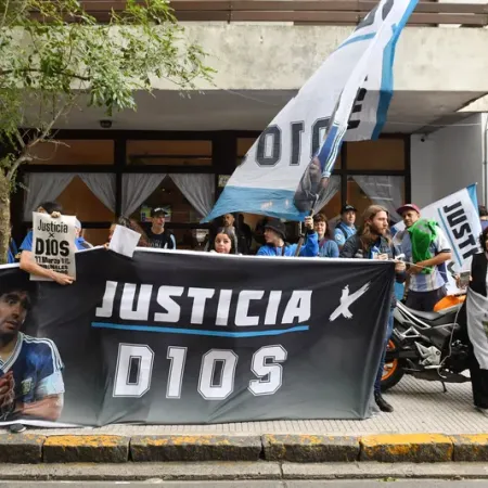 Audiencia clave en el juicio por la muerte de Maradona: declara el neurocirujano que lo operó