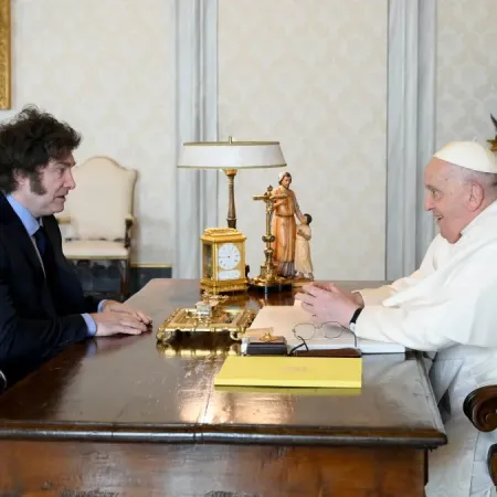 Javier Milei aseguró que el Papa Francisco "le dio a la motosierra a lo loco" en el Vaticano