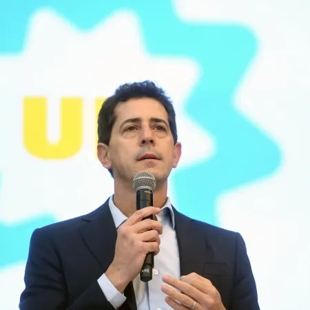 Wado de Pedro cuestionó la falta de definiciones del Gobierno sobre el recuento provisorio