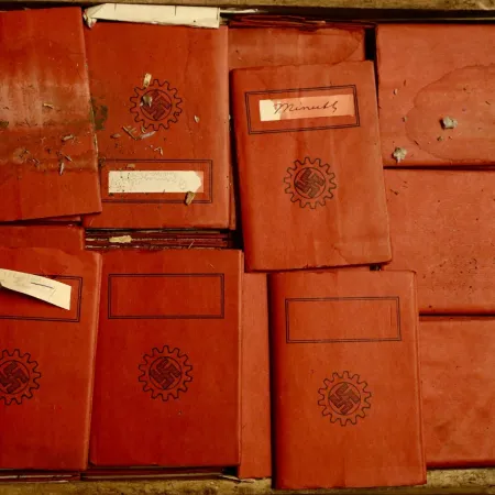 Descubrieron cajas con fichas de afiliación nazi en el archivo de la Corte Suprema