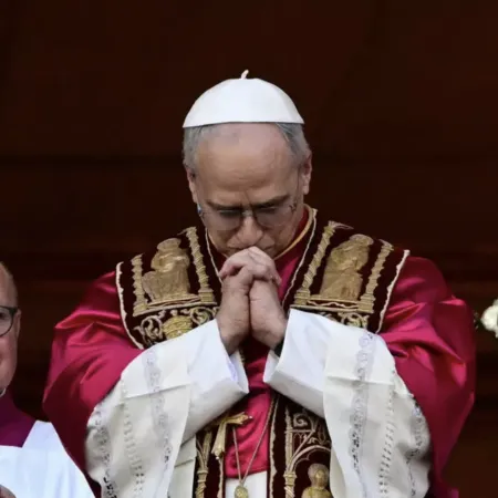 León XIV ante el escándalo de abusos: la sombra de Perú, el respaldo de Francisco y la credibilidad de la Iglesia
