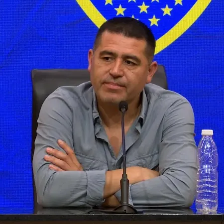 Un funcionario de Patricia Bullrich denunció a Riquelme por asociación ilícita