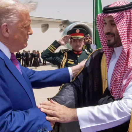 Trump inicia una ambiciosa gira por Medio Oriente: paz, presión a Irán y negocios multimillonarios