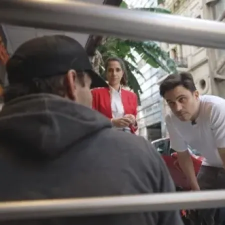 Un hombre en situación de calle increpó a Ramiro Marra por usar la palabra “fisura”