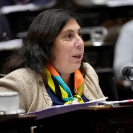 Paula Oliveto cuestionó a Adorni: “Cuadro de honor en el Club de la Casta”