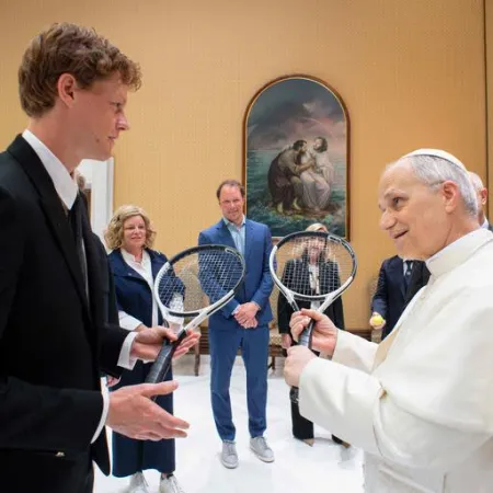 El tenista Jannik Sinner, el primer deportista que recibió el Papa León XIV