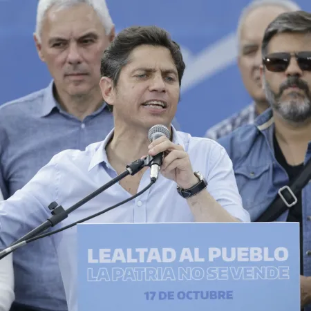 Axel Kicillof acelera el armado de un acto en La Plata para lanzar su fuerza política