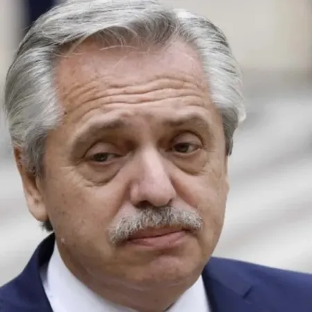 Alberto Fernández facturó servicios a un broker investigado antes de ser presidente