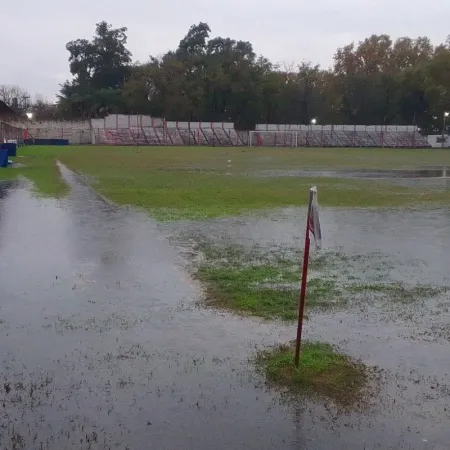 El fuerte temporal obligó a suspender partidos del ascenso y el fútbol femenino