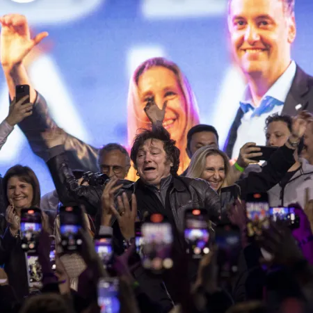 Envalentonado, Javier Milei llamó a "pintar de violeta todo el país"