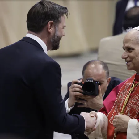 La ausencia de Trump y el debut católico de Vance opacan el inicio del papa León XIV