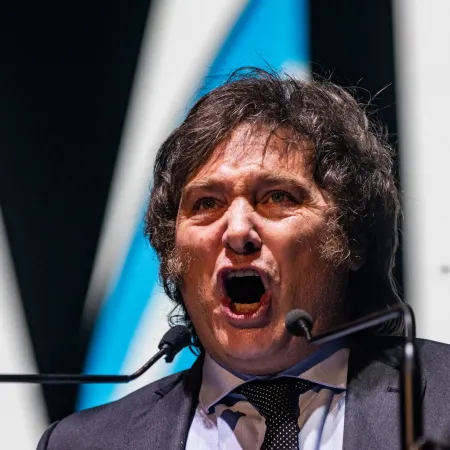 Javier Milei busca ahora “pintar de violeta” la provincia y dijo que Macri está “grande”