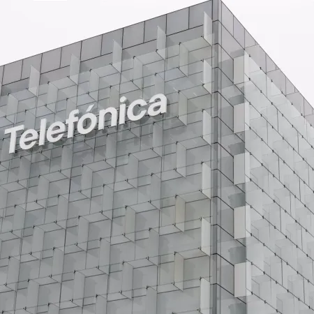 Caída masiva de Telefónica deja sin red fija ni emergencias a millones en España