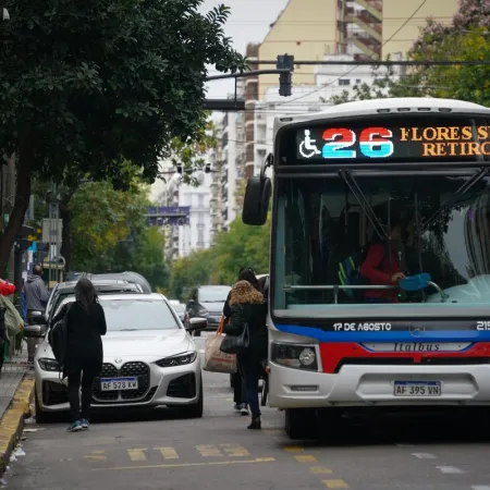 El Gobierno oficializó un nuevo aumento escalonado en las tarifas de colectivos del AMBA