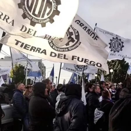 Tierra del Fuego: paro masivo contra las medidas de Milei que amenazan 8.000 empleos