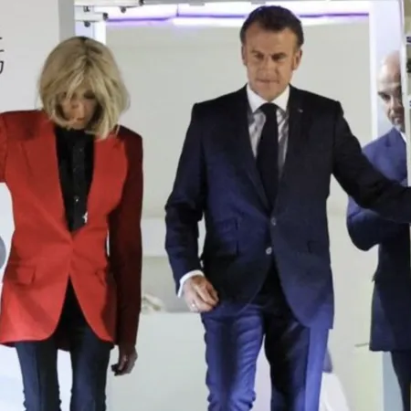 El golpe de Brigitte a Emmanuel Macron que reaviva el debate sobre violencia de género y dobles estándares