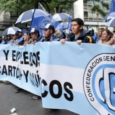 La CGT presentó un amparo contra el decreto del Gobierno que busca limitar las huelgas