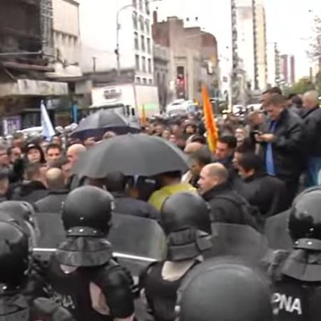 Choferes de la UTA protestan en Puente Pueyrredón contra el último acuerdo salarial