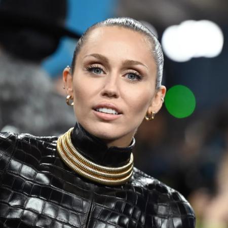 Extraña mezcla: Harrison Ford aconseja a Miley Cyrus