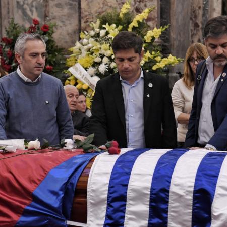 Axel Kicillof despidió a Mujica en Uruguay y cuestionó al libertario que celebró su muerte