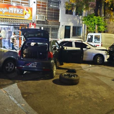Intentó robar la rueda de un auto, huyó, chocó y quedó detenido