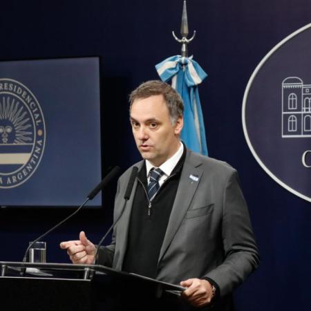 Dólares en el colchón: el Gobierno lanza un plan para “reparar” los controles
