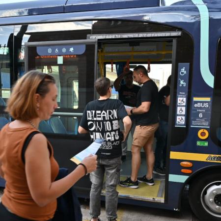 La Ciudad pone en marcha su primera línea de colectivos eléctricos