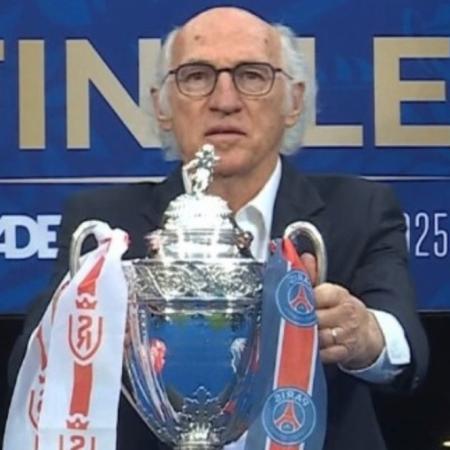 Carlos Bianchi, homenajeado en la final de la Copa de Francia