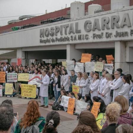 Adorni defendió la situación del Garrahan y apuntó contra privilegios en el sistema de salud