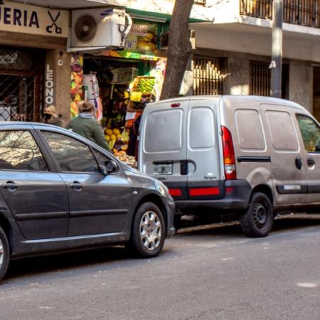 La Ciudad libera el estacionamiento, y Emova lanza una app para viajar en subte