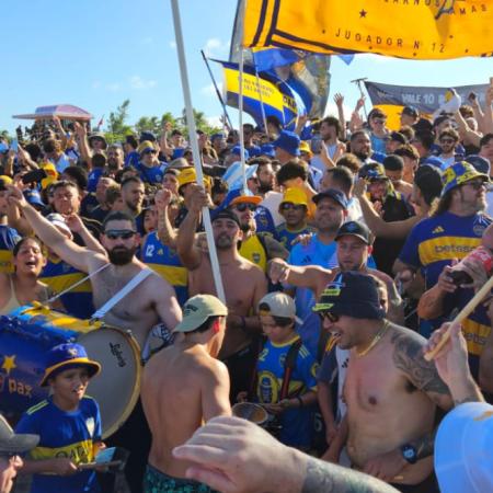 El impresionante banderazo de Boca en Miami y el cruce de cargadas con River